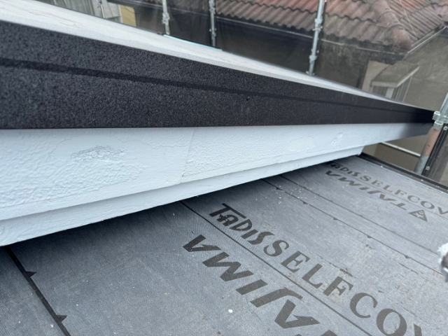 破風板下塗り塗装